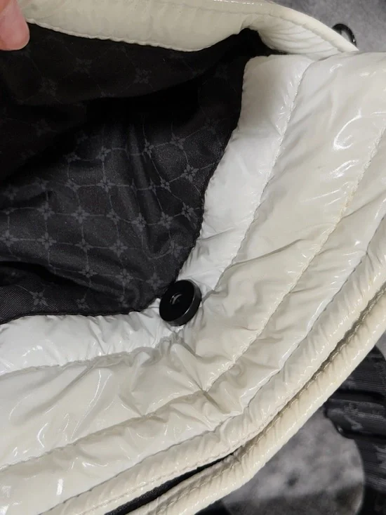 BCBGeneration White Quilted Crossbody Bag with Black Chain and Logo Strap - Picture 12 of 13